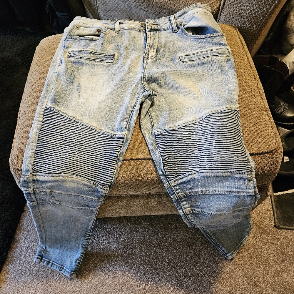 SOLD SOLD EUC Rue 21  mens 34x30 skinny jeans
